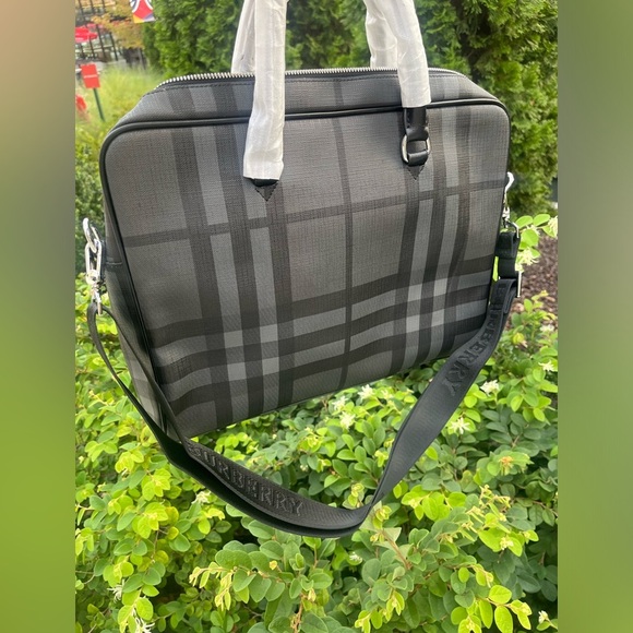 BURBERRY MEN’S BLACK Nova Check Grey black leather CROSSBODY MESSENGER BAG - Picture 1 of 16